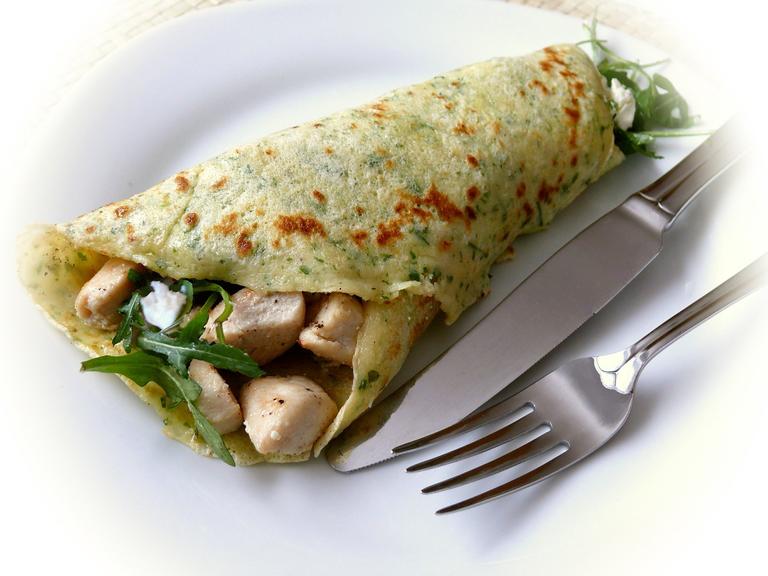 Savoury pancake filled with chicken and rocket leaf